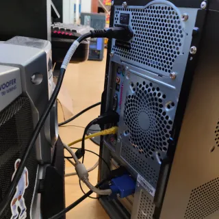 Ordenador  sobremesa negro