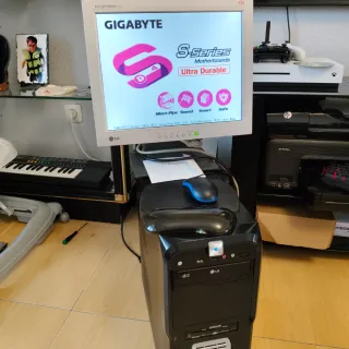 Ordenador  sobremesa negro