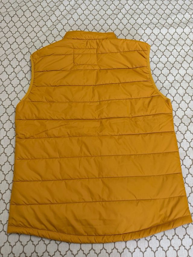 Chaleco acolchado amarillo y verde