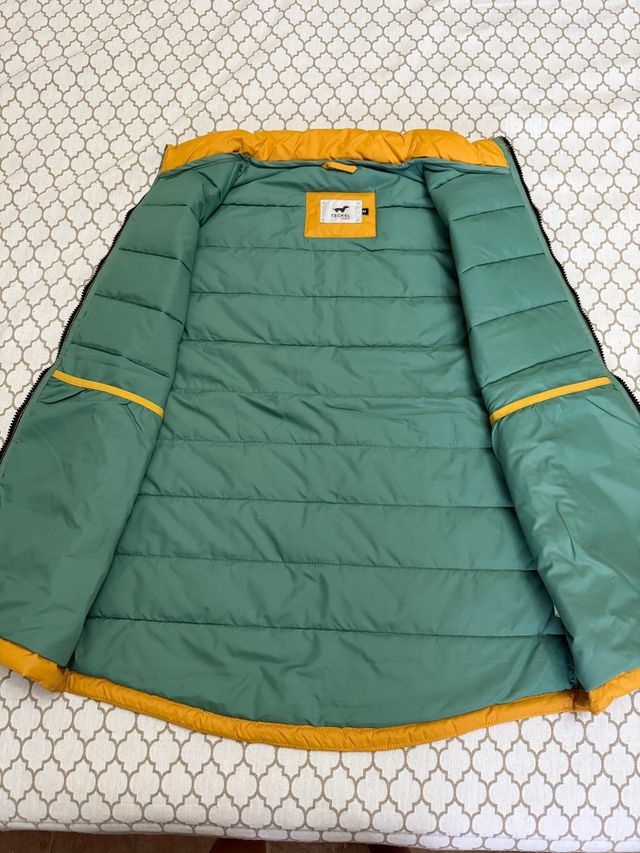 Chaleco acolchado amarillo y verde