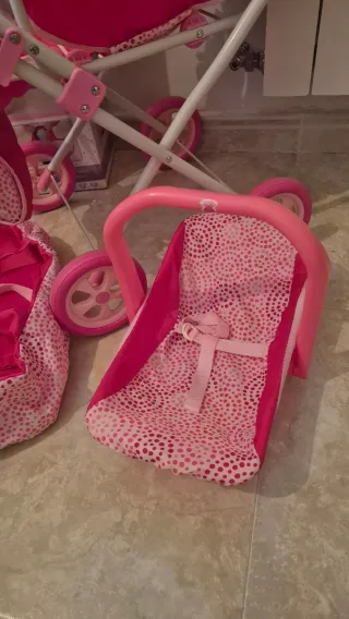 Carrito de muñecas rosa con accesorios