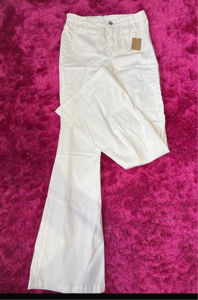 Pantalón blanco flare nuevo con etiqueta