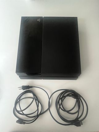 PS4 (PlayStation 4)