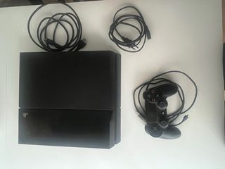 PS4 (PlayStation 4)