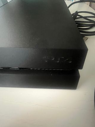 PS4 (PlayStation 4)