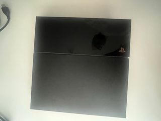 PS4 (PlayStation 4)