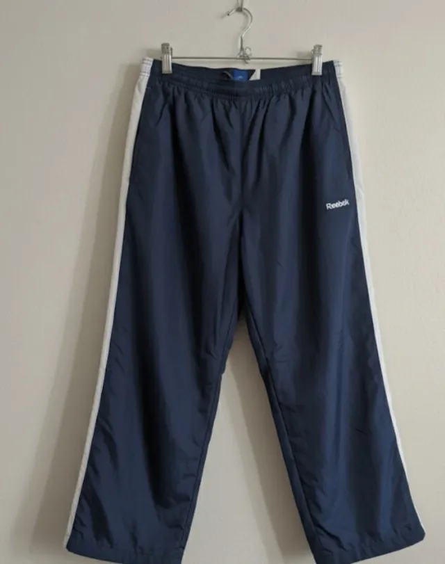 Chaqueta deportiva Reebok blanca y azul