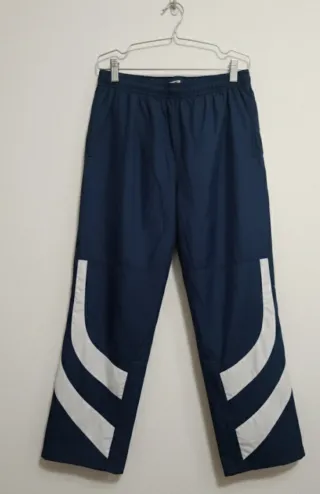 Chaqueta deportiva Reebok blanca y azul