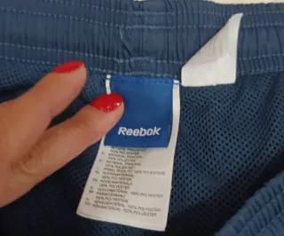 Chaqueta deportiva Reebok blanca y azul