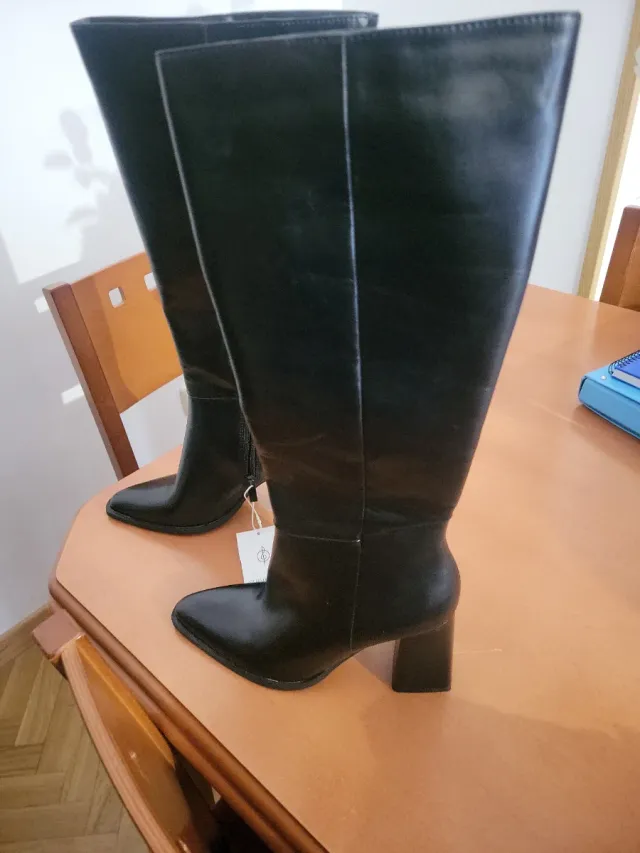 Botas altas negras de tacón