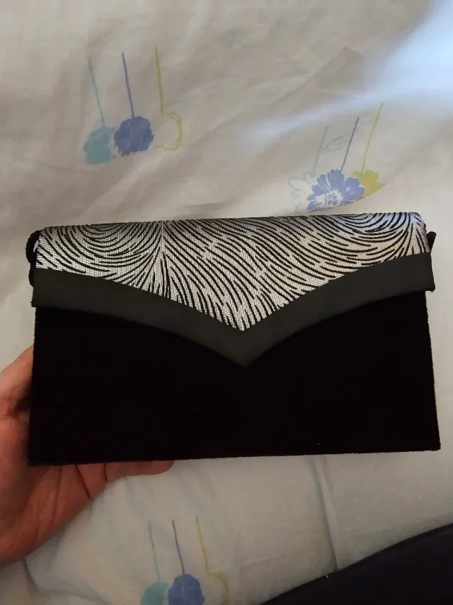 Bolso de fiesta negro y plateado