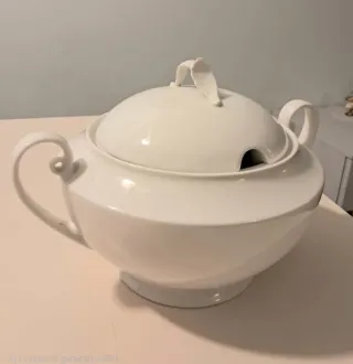 Zuppiera in porcellana bianca