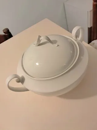 Zuppiera in porcellana bianca