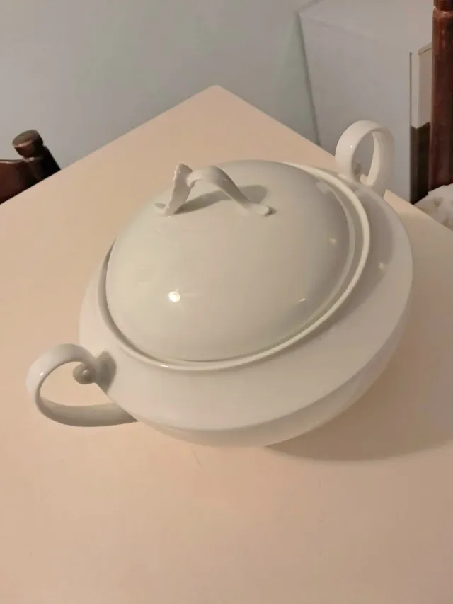 Zuppiera in porcellana bianca