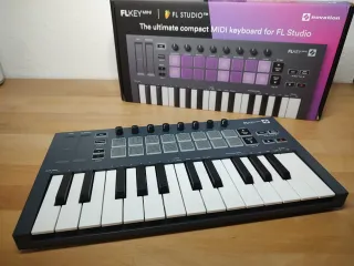 Novation FLKey Mini Controlador FL Studio MIDI