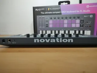 Novation FLKey Mini Controlador FL Studio MIDI