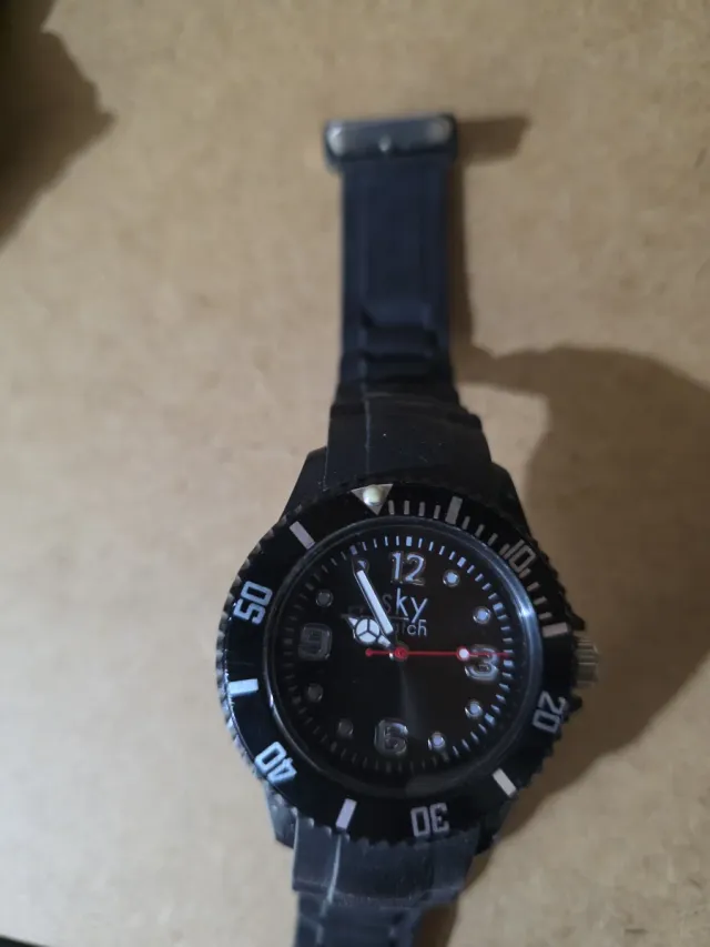 Se regalan 3 relojes funcionan pero no tiene pila.