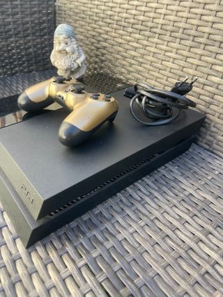 PS4 500GB Gold/Black