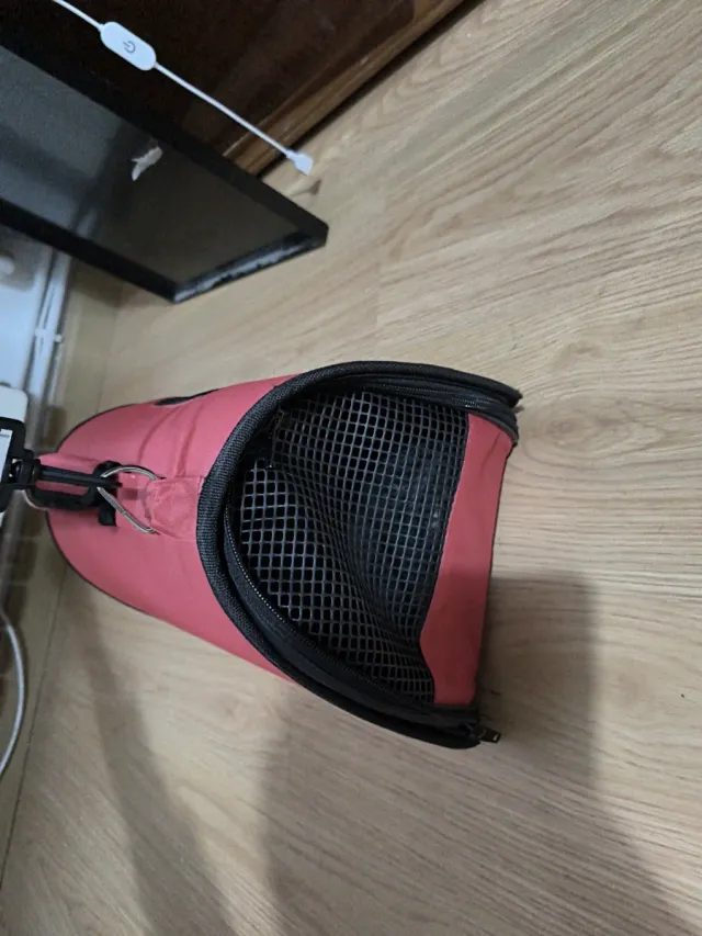 Mochila para gato color rojo