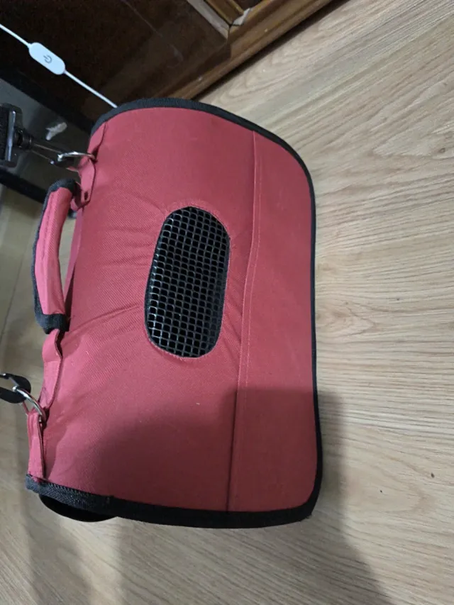 Mochila para gato color rojo