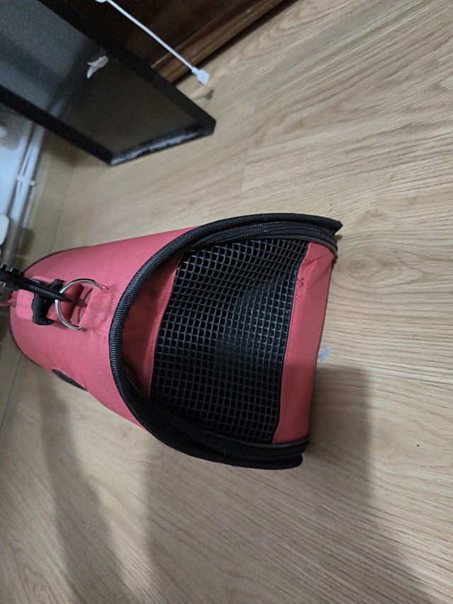 Mochila para gato color rojo