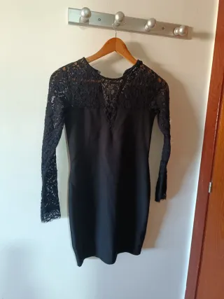 Vestido negro de encaje