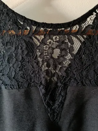 Vestido negro de encaje