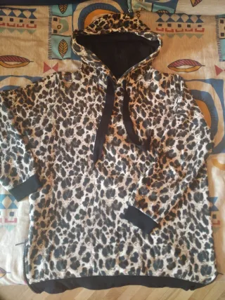 Sudadera con estampado de leopardo marca Esmara