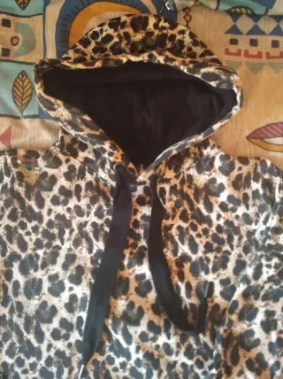 Sudadera con estampado de leopardo marca Esmara