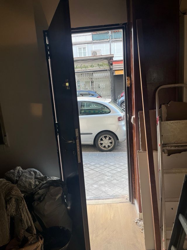 Puerta exterior metálica