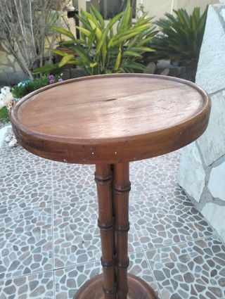 Pedestal antiguo de madera