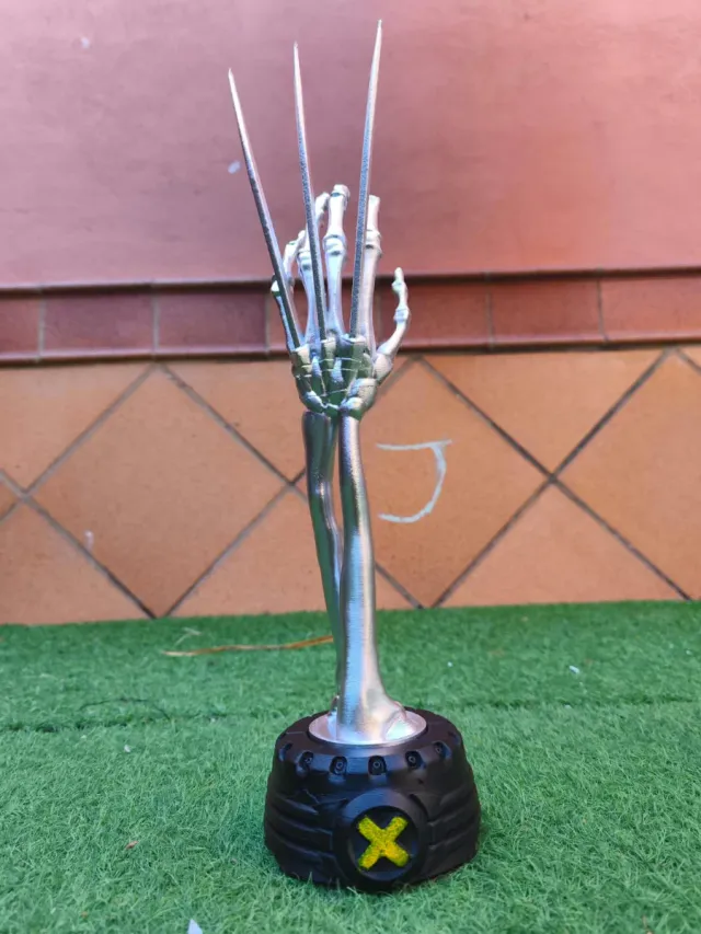Garra Lobezno y Brazo Terminator impreso 3D 