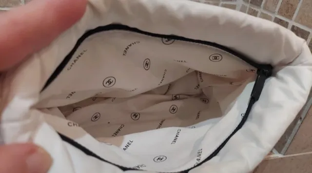 Trousse Chanel morbida con zip