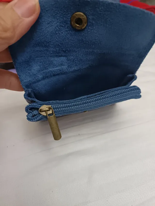 Monederos azules de piel