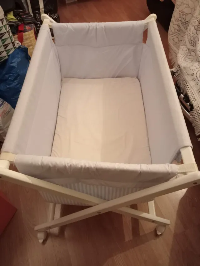 Minicuna plegable blanca y azul