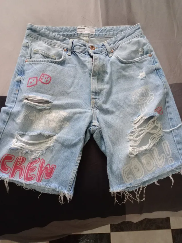 Pantalón corto Bershka hombre desgastado