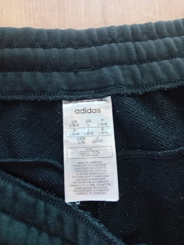 Pantalón Adidas Negro con Rayas Blancas