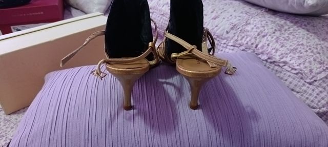 Zapatos de tacón Sacha London  dorados