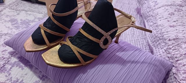 Zapatos de tacón Sacha London  dorados