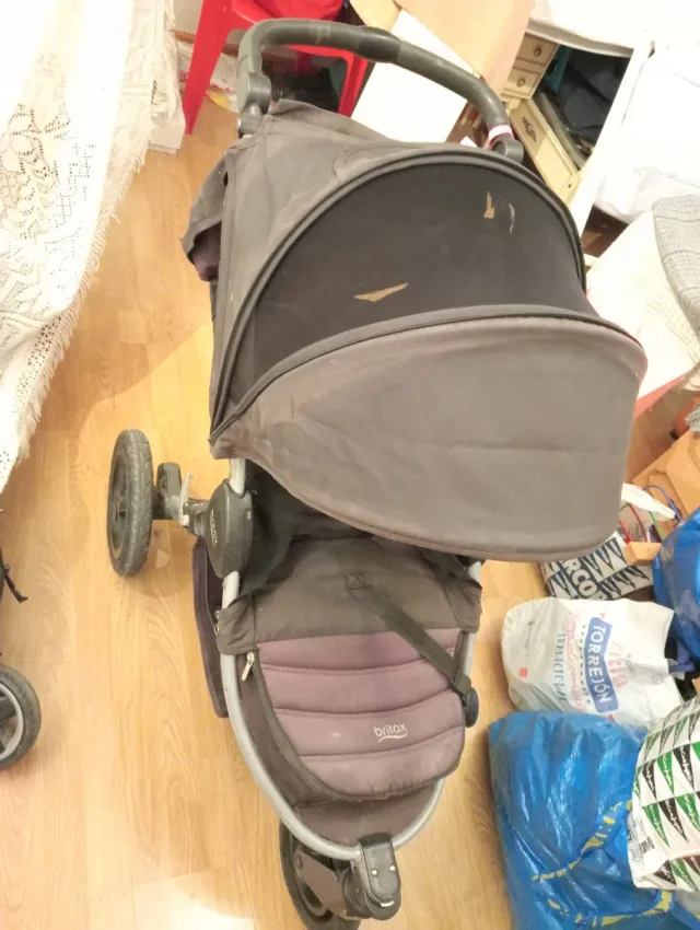 Carro de bebé oscuro