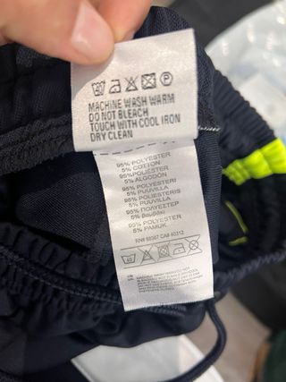 Conjunto Lacoste Polo y Pantalón Negro/Amarillo