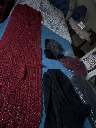 Sciarpa e berretto uncinetto rosso e oro