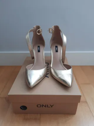 Zapatos de tacón dorados ONLY