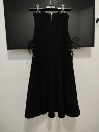 Abitino nero con lacci