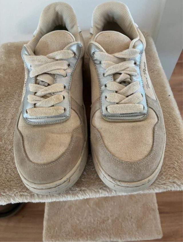 Toni Pons Beige y Blanco