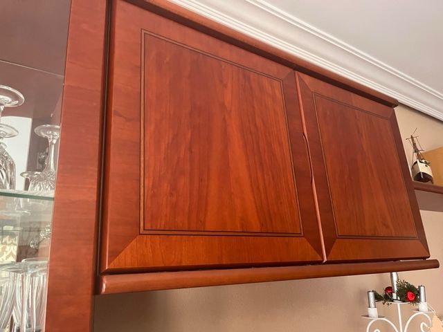 Mueble de salón madera cerezo y cristal