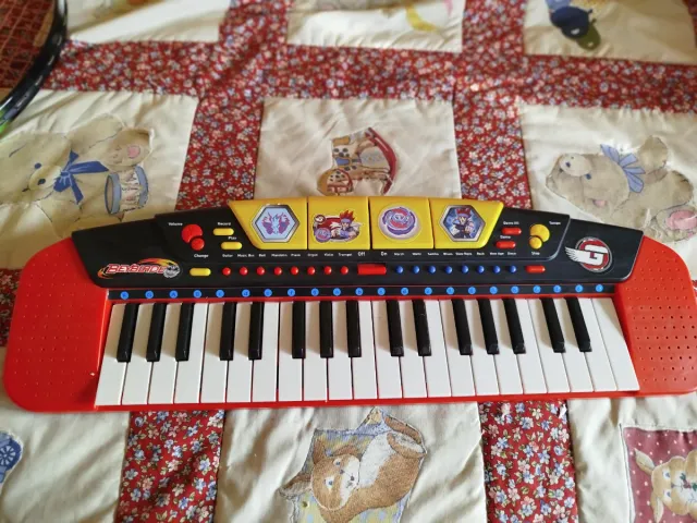 Teclado Infantil Beyblade