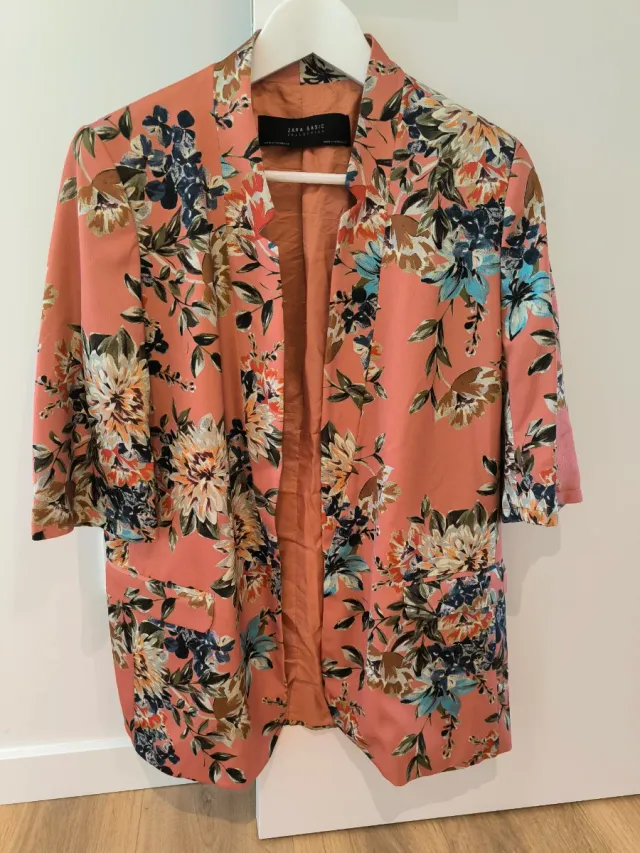 Blazer Zara flores Talla M