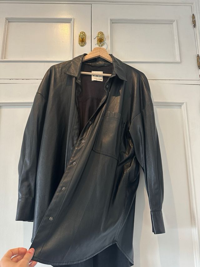 Sobrecamisa efecto piel Zara Talla única
