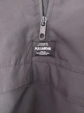 Parka acolchada Pull&Bear negra
